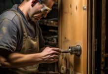 不锈钢门更换防盗门锁教程：轻松掌握换锁技巧