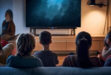 85电视机伸缩挂架安装攻略：轻松实现电视壁挂与移动两不误