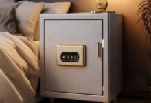 小款床头柜保险柜尺寸推荐：小巧实用，安全可靠