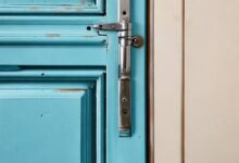 防盗门焕新攻略：教你如何重新喷漆，恢复如新