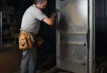 调整防盗门铰链高度教程